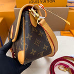 LOUIS VUITTON DIANE MONOGRAM – LW054