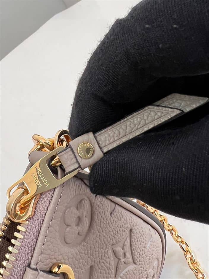 LOUIS VUITTON EASY POUCH ON STRAP MONOGRAM EMPREINTE – LW066