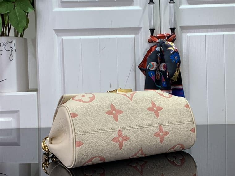 LOUIS VUITTON FAVORITE MONOGRAM EMPREINTE LEATHER – LW122