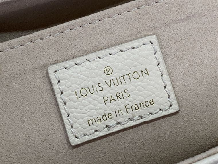 LOUIS VUITTON FAVORITE MONOGRAM EMPREINTE LEATHER – LW122