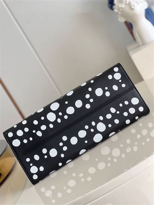 LOUIS VUITTON LV X YK ONTHEGO MM MONOGRAM EMPREINTE – LW076