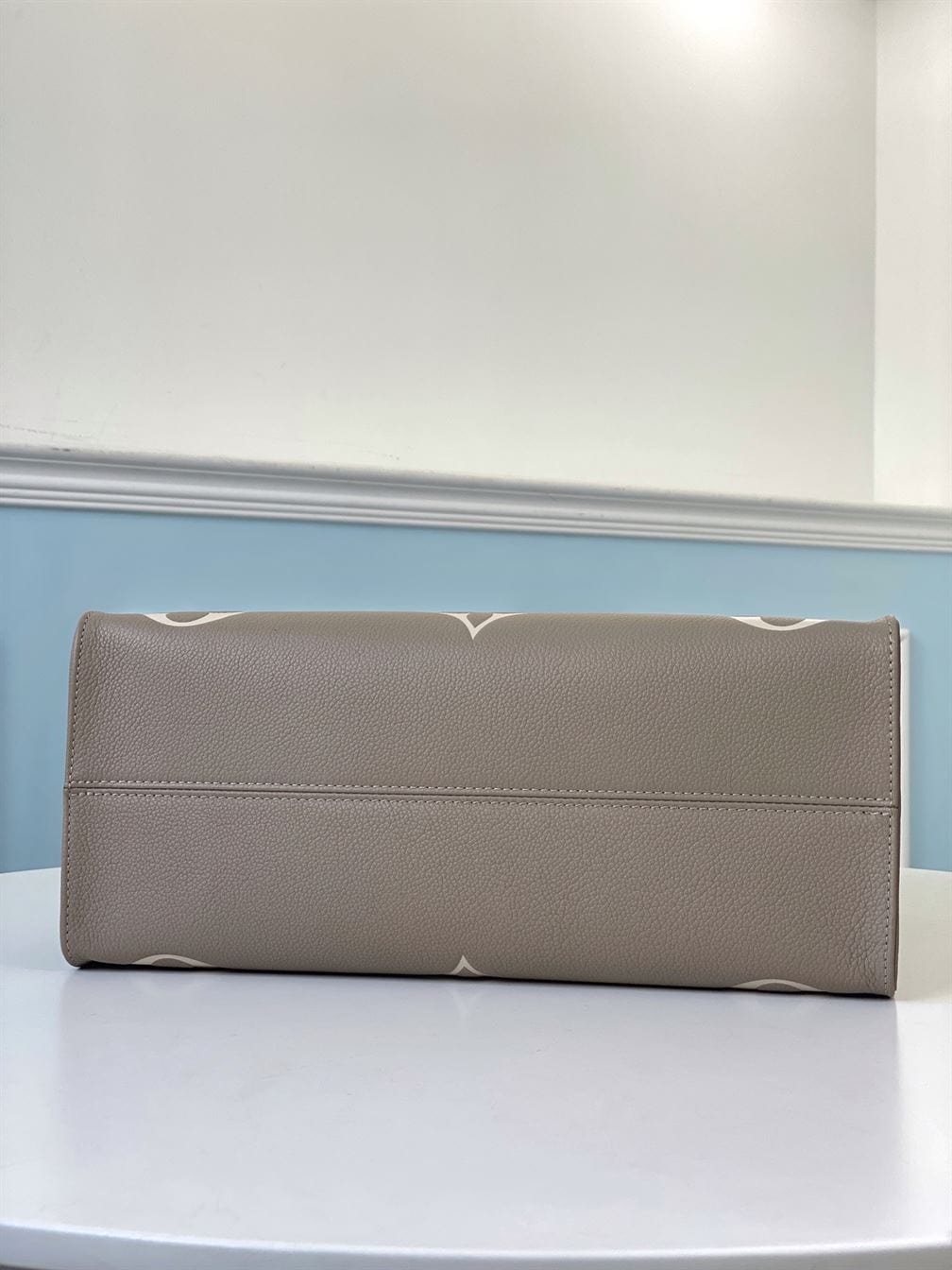 LOUIS VUITTON ONTHEGO MM BICOLOR MONOGRAM EMPREINTE – LW040
