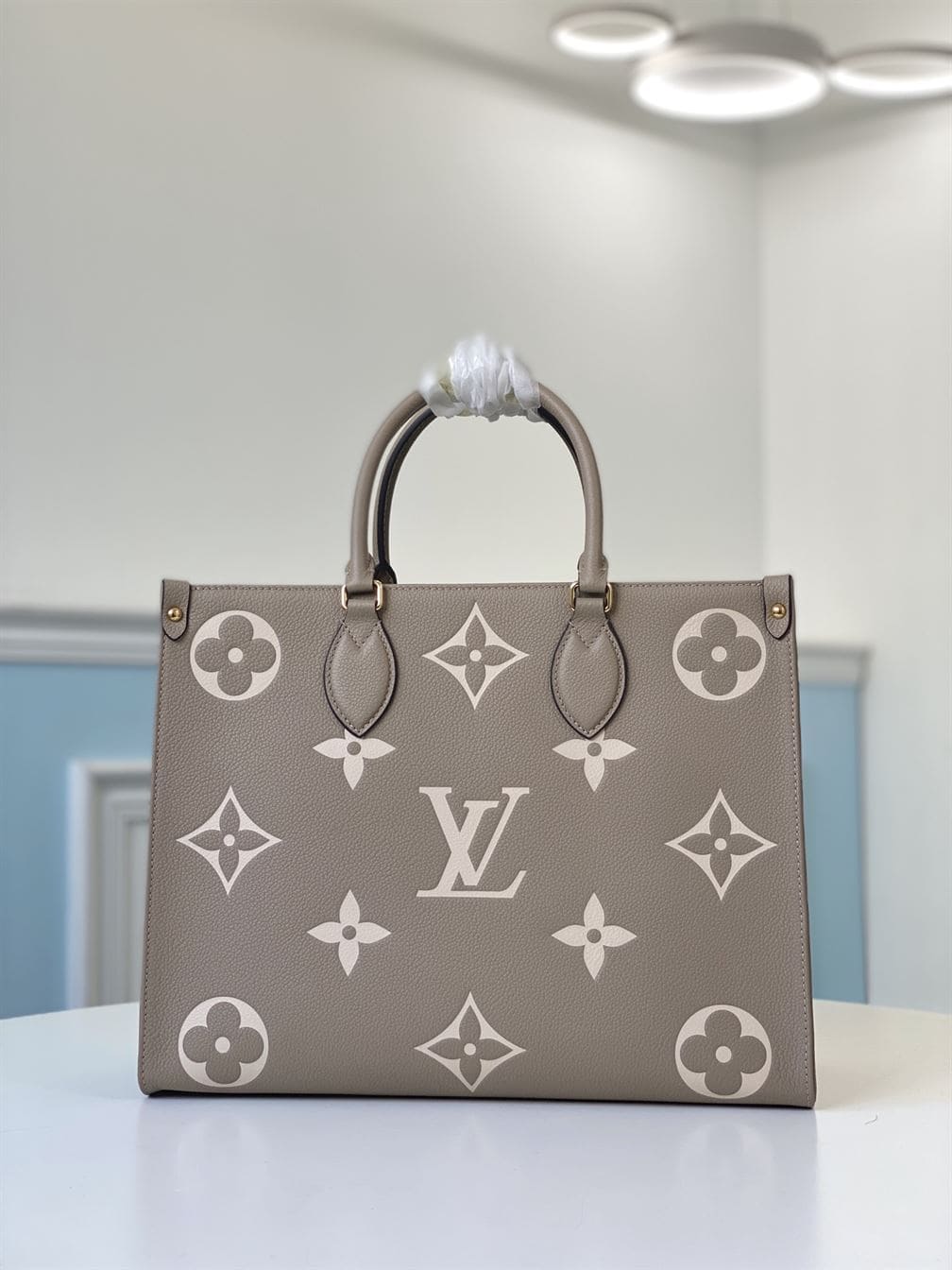 LOUIS VUITTON ONTHEGO MM BICOLOR MONOGRAM EMPREINTE – LW040