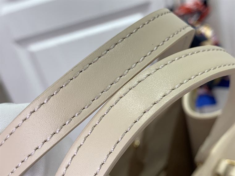 LOUIS VUITTON ONTHEGO MM BICOLOR MONOGRAM EMPREINTE LEATHER – LW121