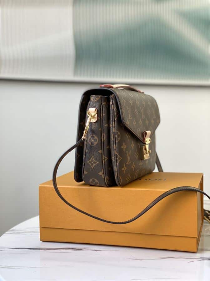 LOUIS VUITTON POCHETTE METIS MONOGRAM – LW022