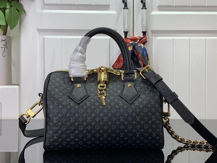 LOUIS VUITTON SPEEDY BANDOULIERE 20 – LW090