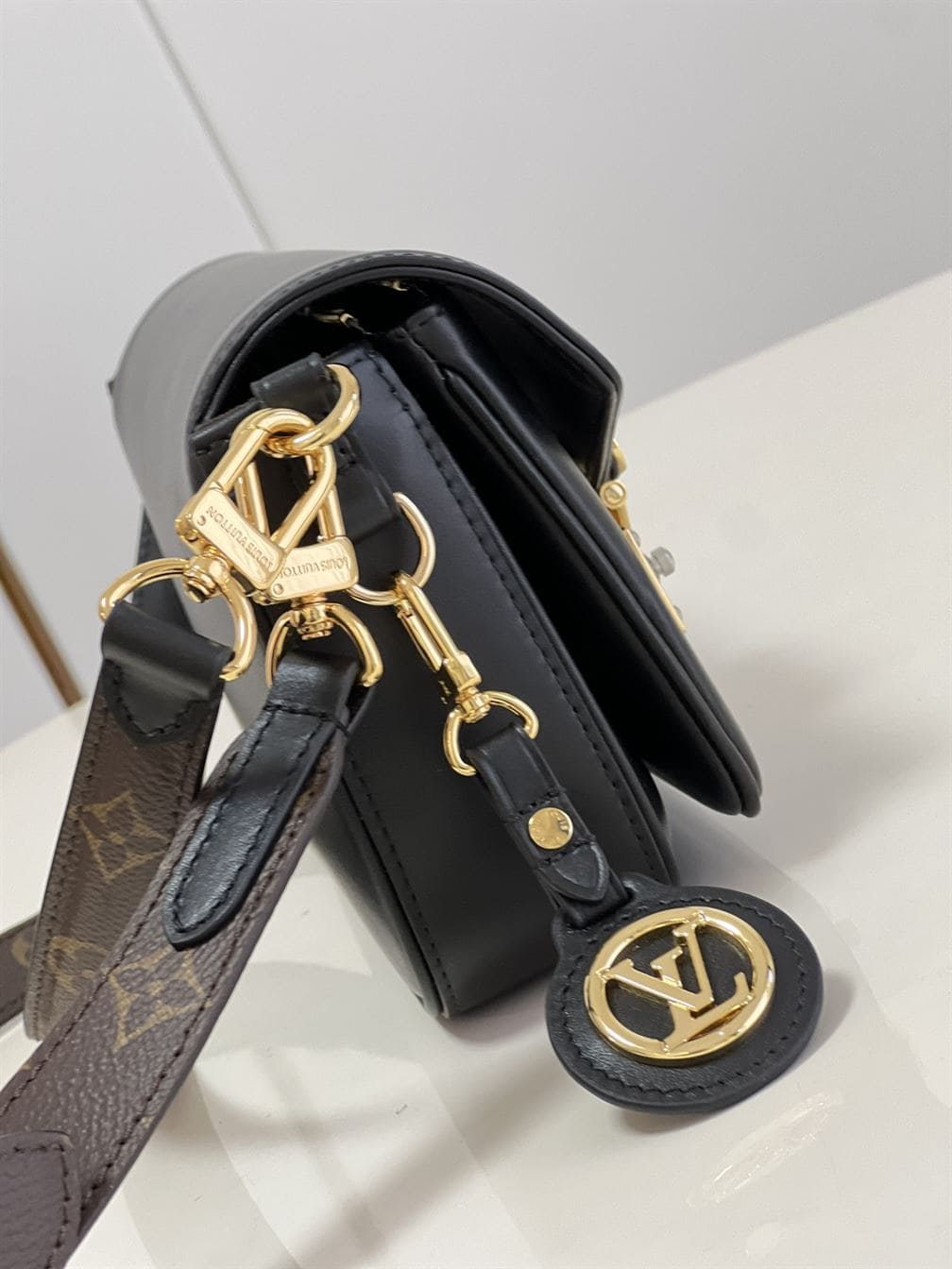 LOUIS VUITTON SWING BAG Black – LW012
