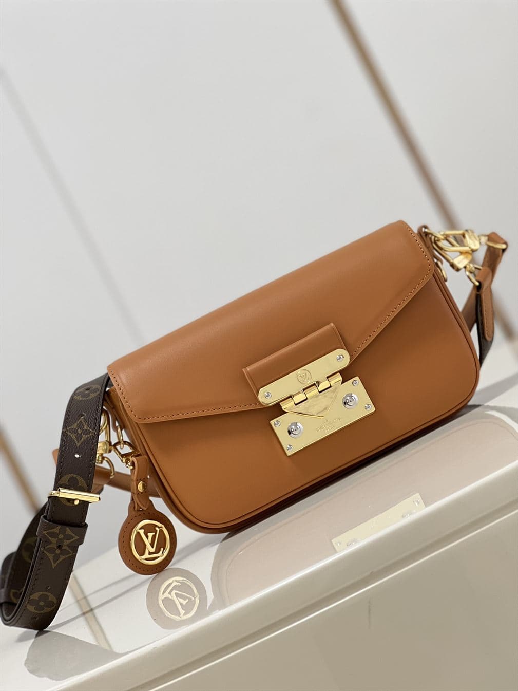 LOUIS VUITTON SWING BAG Brown – LW013