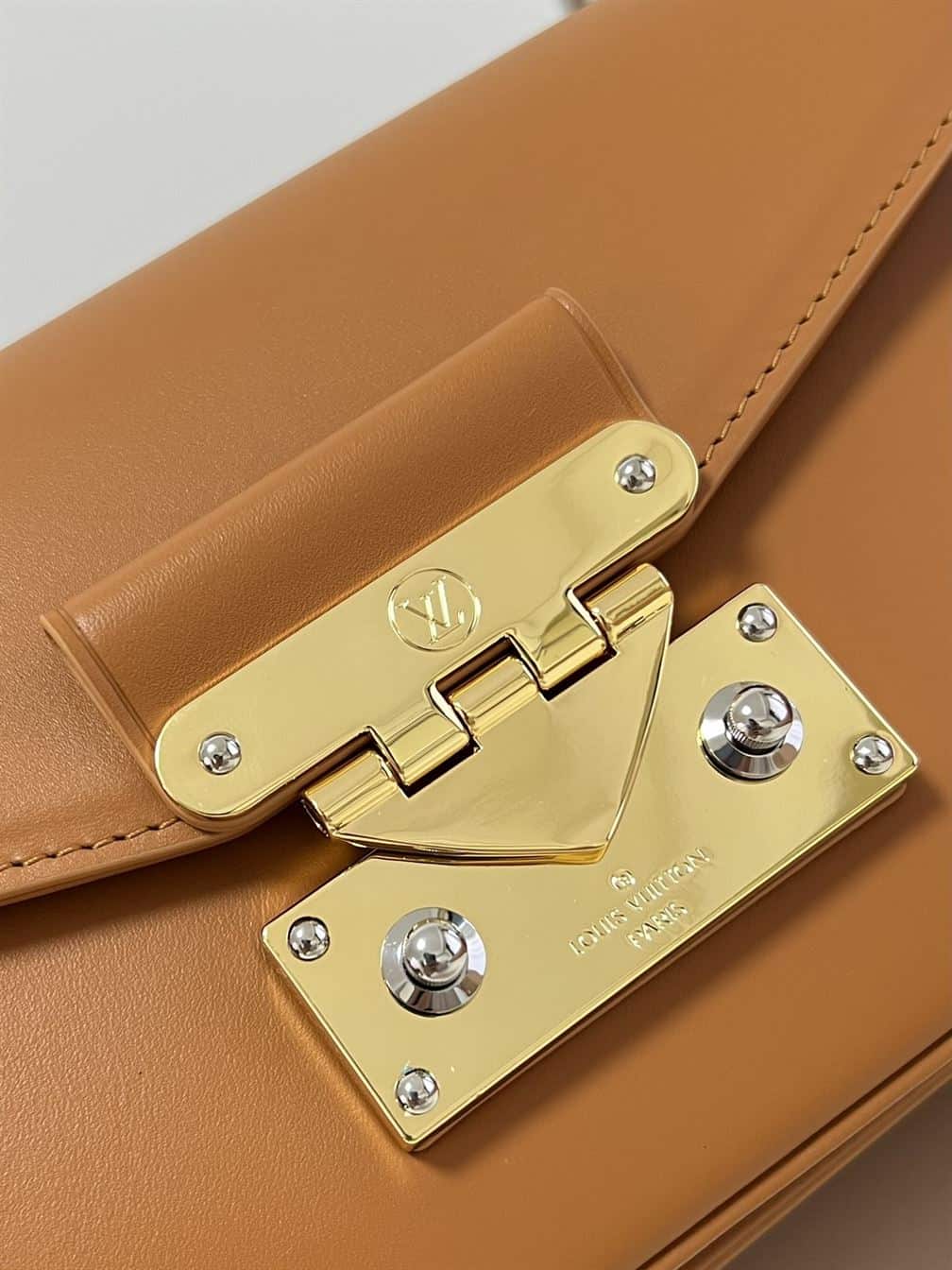 LOUIS VUITTON SWING BAG Brown – LW013