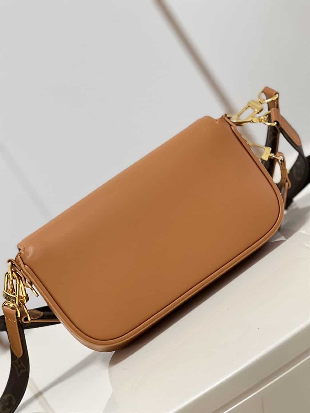 LOUIS VUITTON SWING BAG Brown – LW013