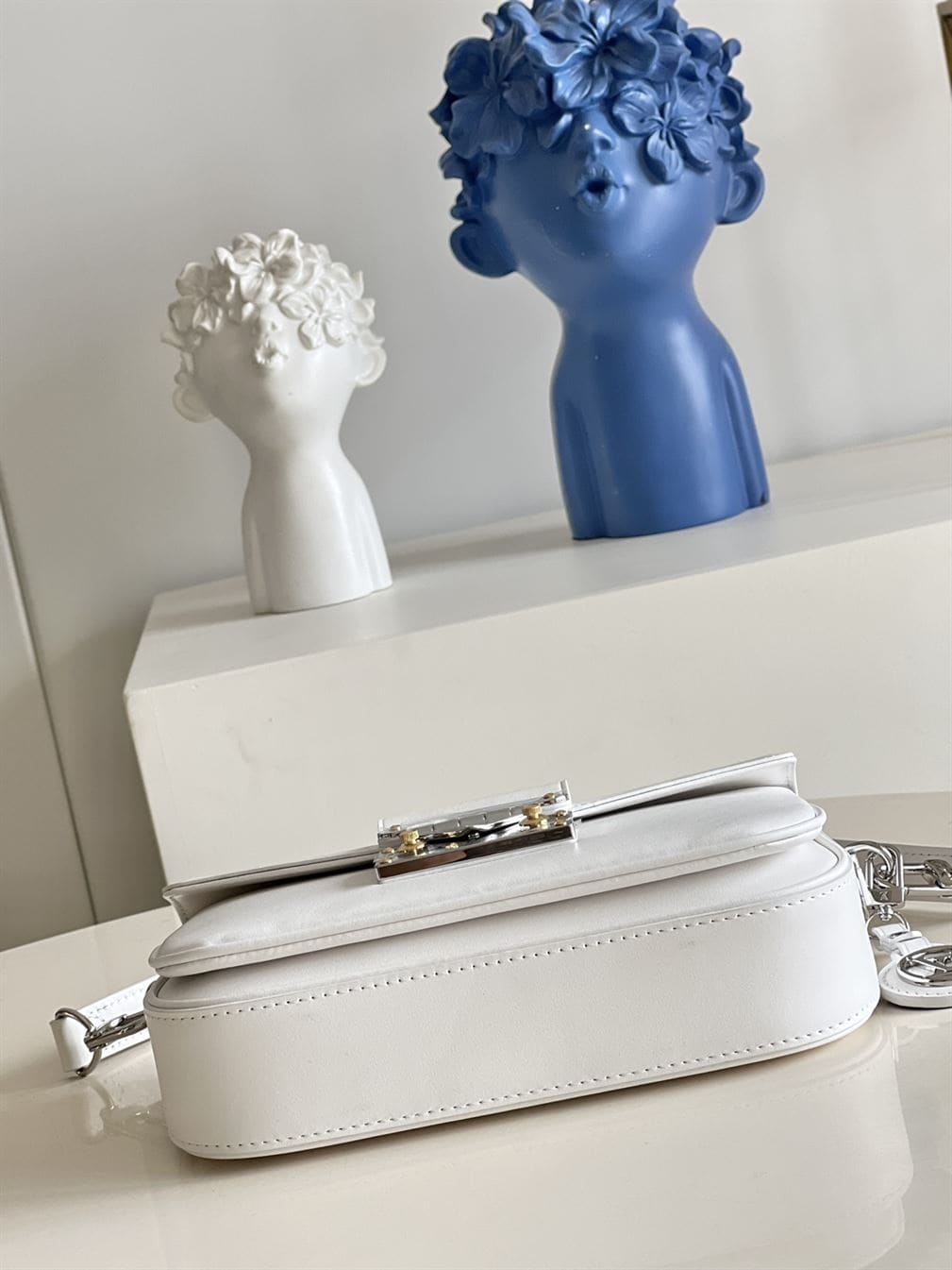 LOUIS VUITTON SWING BAG White – LW014