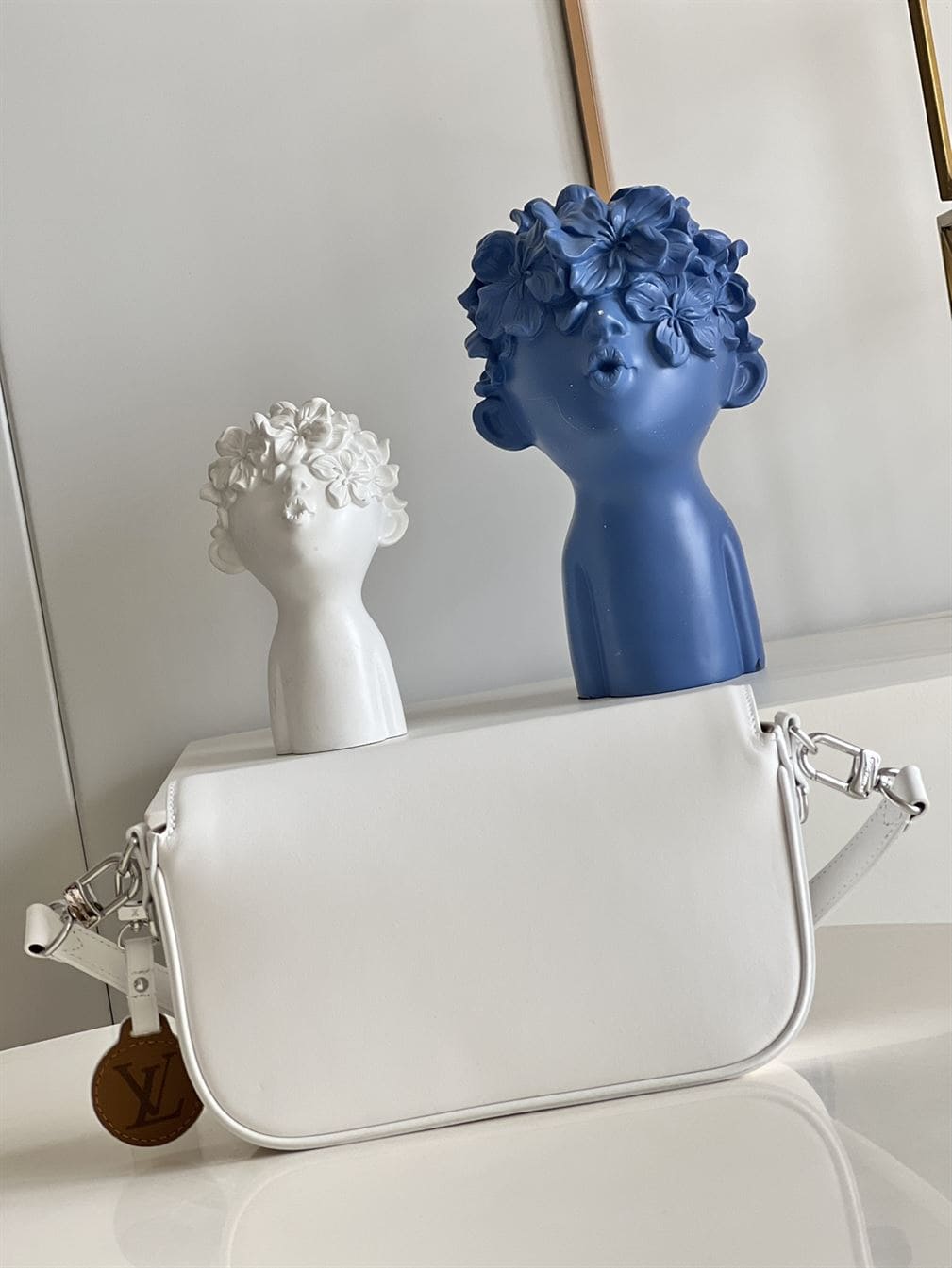 LOUIS VUITTON SWING BAG White – LW014