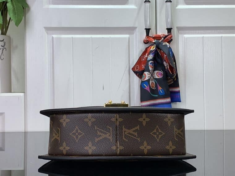LOUIS VUITTON TILSITT MONOGRAM CANVAS – LW020
