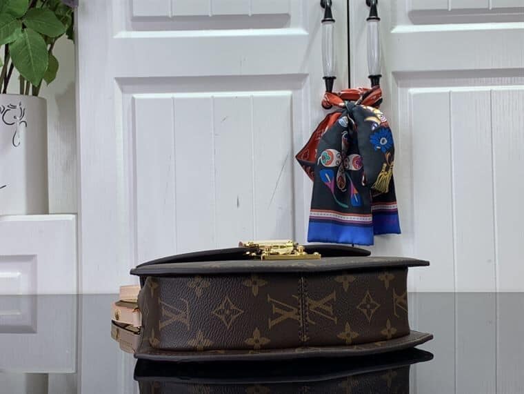 LOUIS VUITTON TILSITT MONOGRAM CANVAS – LW021