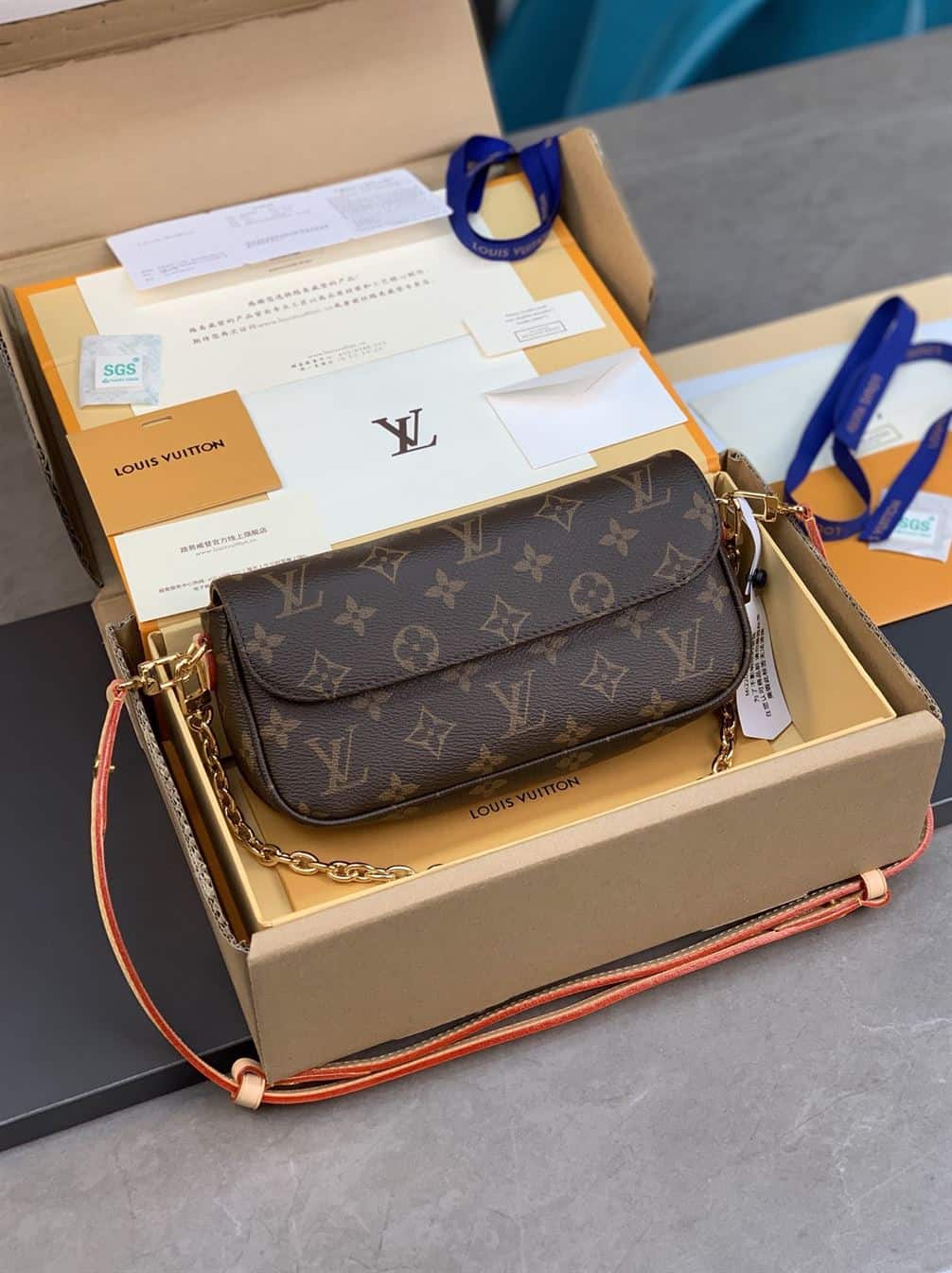 LOUIS VUITTON WALLET ON CHAIN IVY MONOGRAM CANVAS – LW039