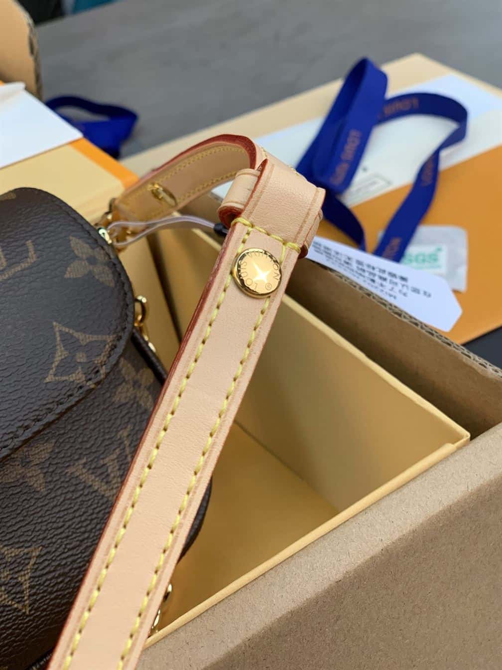 LOUIS VUITTON WALLET ON CHAIN IVY MONOGRAM CANVAS – LW039