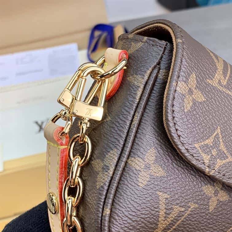 LOUIS VUITTON WALLET ON CHAIN IVY MONOGRAM CANVAS – LW039