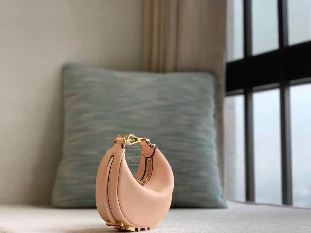 NANO FENDYGRAPHY PINK LEATHER CHARM – F035