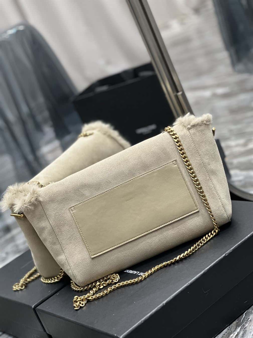 YSL KATE MEDIUM SUPPLE/REVERSIBLE CHAIN BAG IN SUEDE AND SHEARLING – YB046