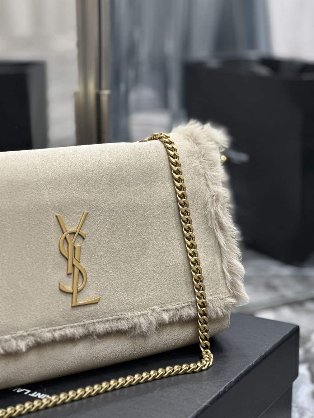 YSL KATE MEDIUM SUPPLE/REVERSIBLE CHAIN BAG IN SUEDE AND SHEARLING – YB046