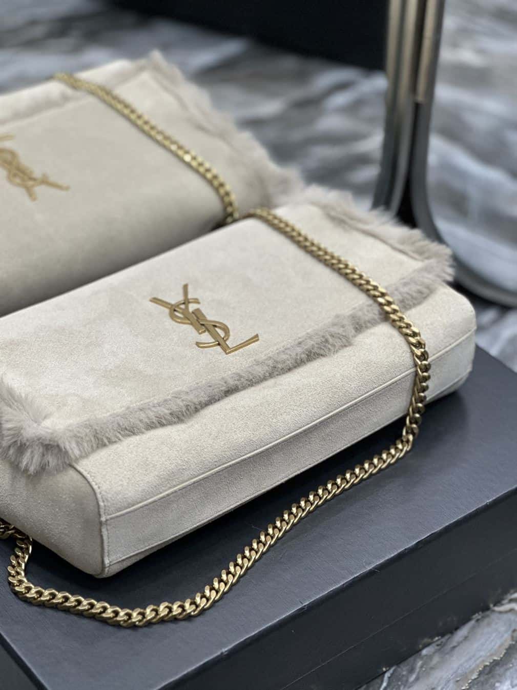 YSL KATE MEDIUM SUPPLE/REVERSIBLE CHAIN BAG IN SUEDE AND SHEARLING – YB046